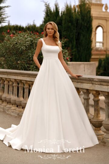 A-line, pear figure, Monica Loretti wedding dress